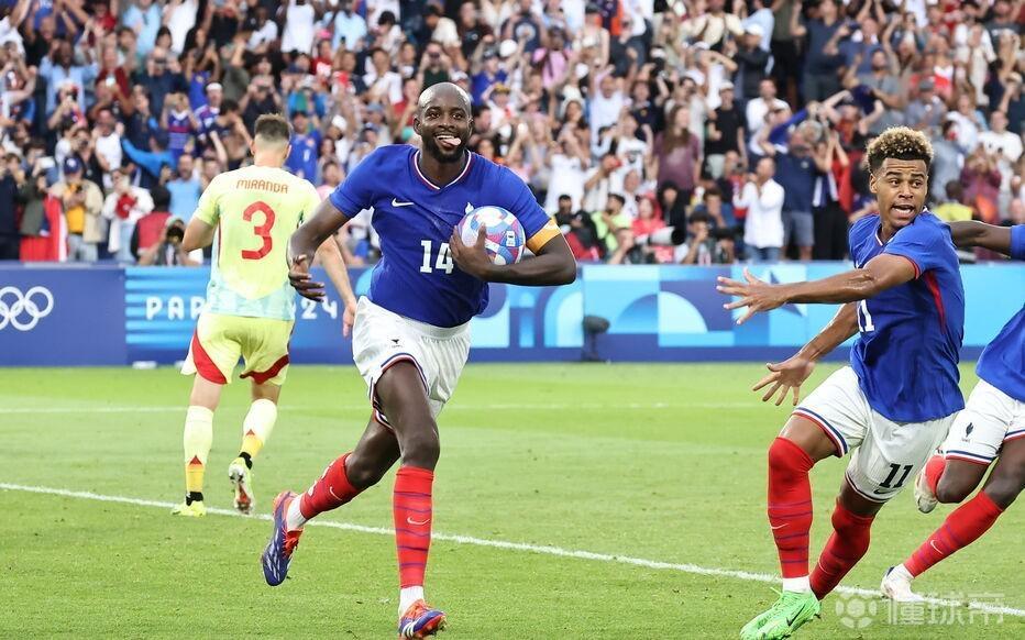 队报揭秘：德尚冰岛备战组织9v9比赛，马特塔首发亮相