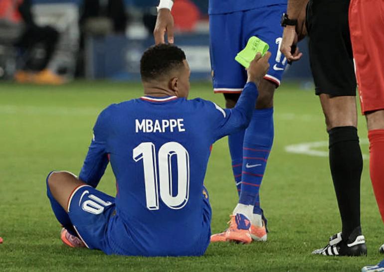 德尚谈姆巴佩受伤：足球对抗不可避免，伤病需理性看待