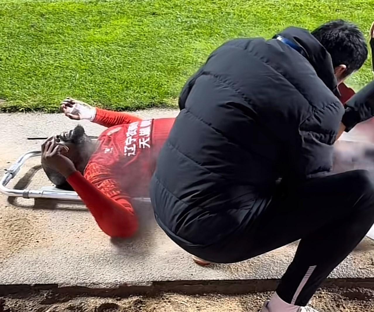 辽宁铁人外援姆本扎伤势更新：轻微拉伤，情况稳定