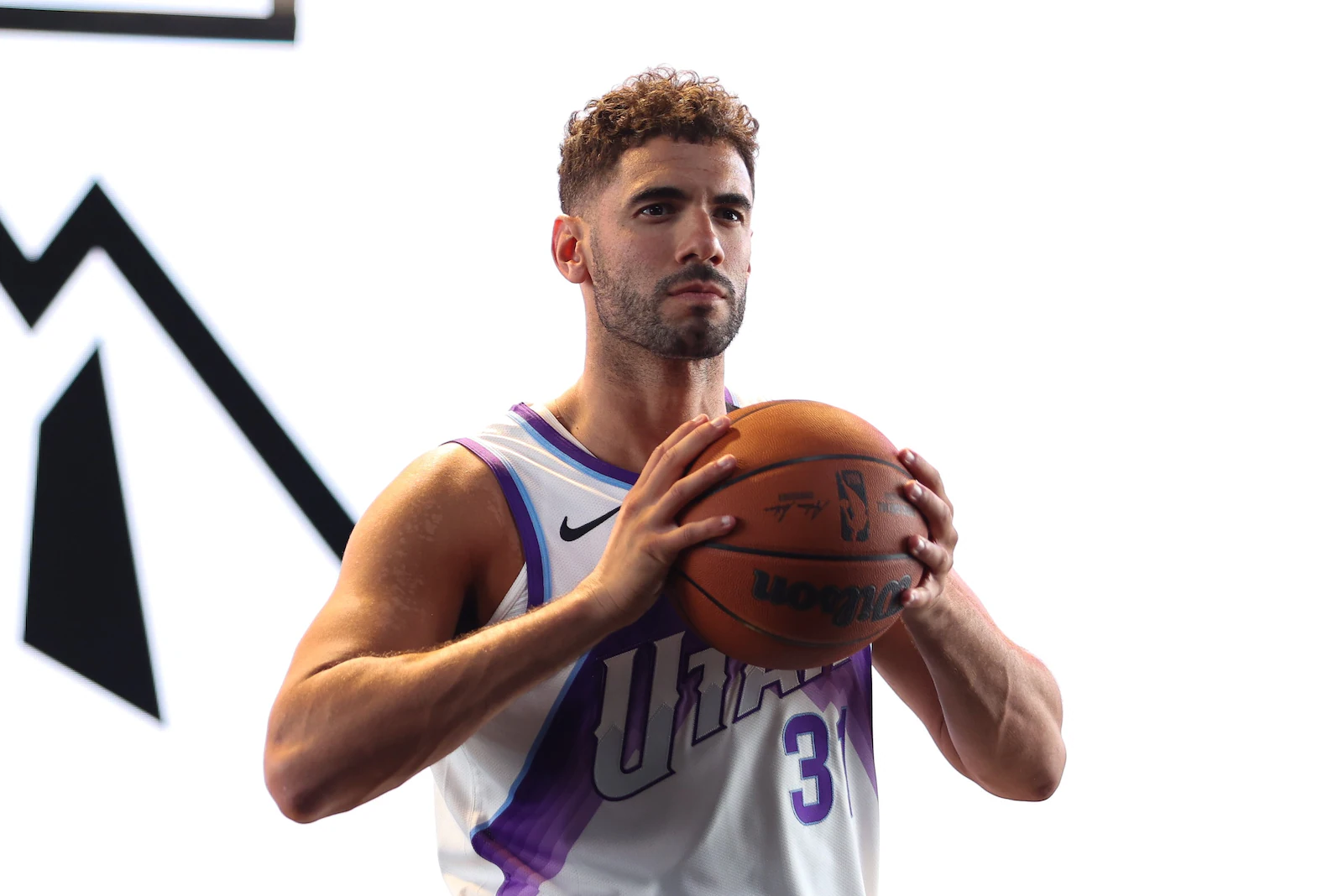 爵士官方确认：尼昂左脚伤势恢复中，2-3周后将重新评估