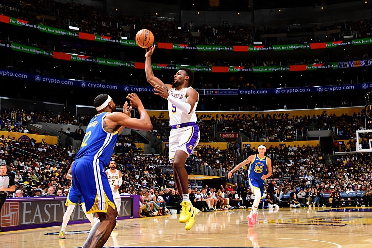 布朗尼连两场低迷后爆发，湖人季前赛终迎曙光