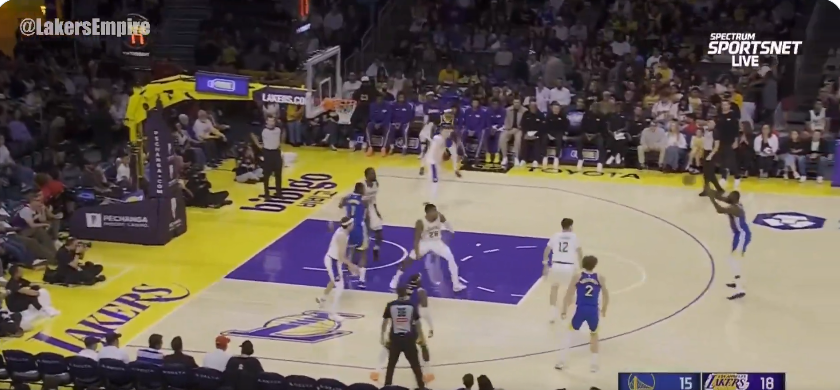 东契奇场边魔法干扰！追梦格林三分惨遭三不沾