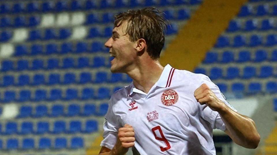 霍伊伦德持续发光，丹麦进一步接近世界杯，主帅赛后暗讽曼联