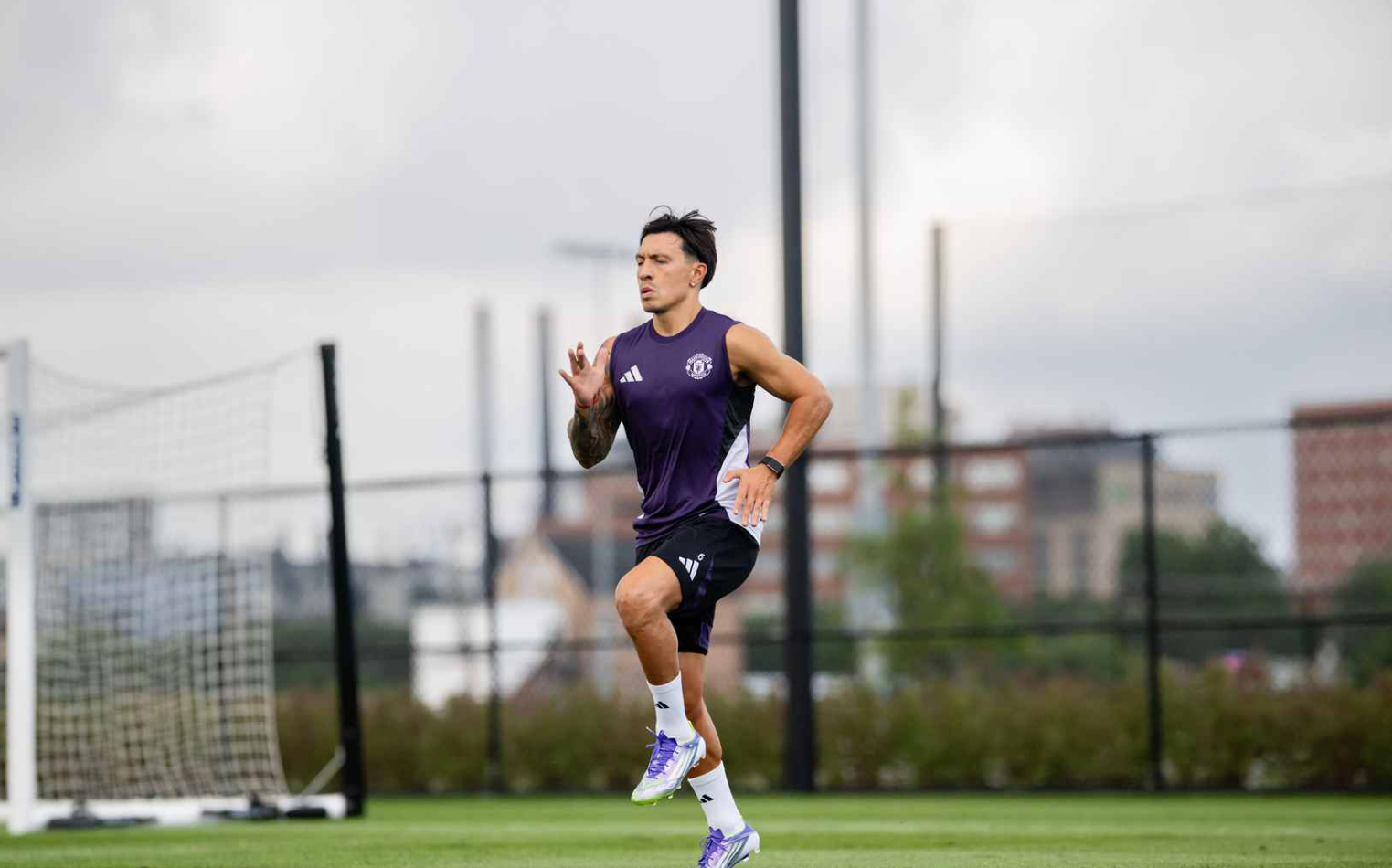 英媒：利桑德罗·马丁内斯赴迪拜恢复训练，复出在即