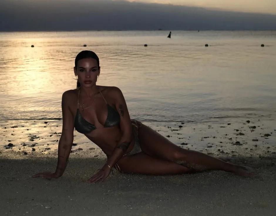 前切尔西球星勒伯夫女儿毛里求斯晒比基尼照，丈夫幽默回应