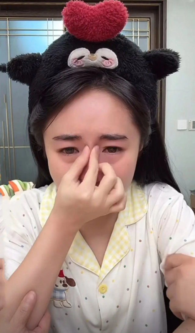 王宁女儿二胎流产引关注，生一胎曾住院保胎，婚礼后两月痛失二宝