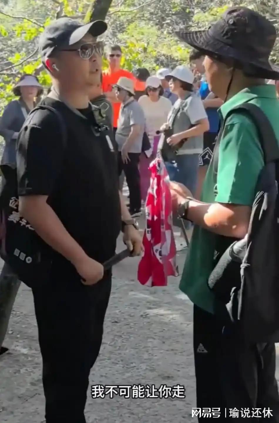 张家界景区导游举韩旗遭阻：U型锁式爱国反噬与真爱国启示