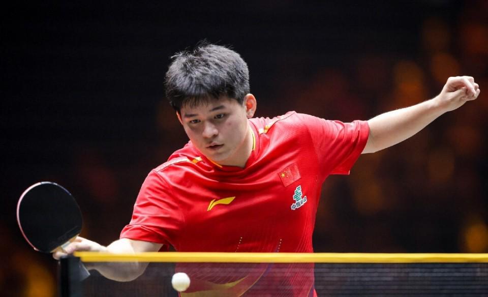 亚锦赛男团1/4决赛：林诗栋惊险逆转，王楚钦强势横扫，国乒3-1挺进四强