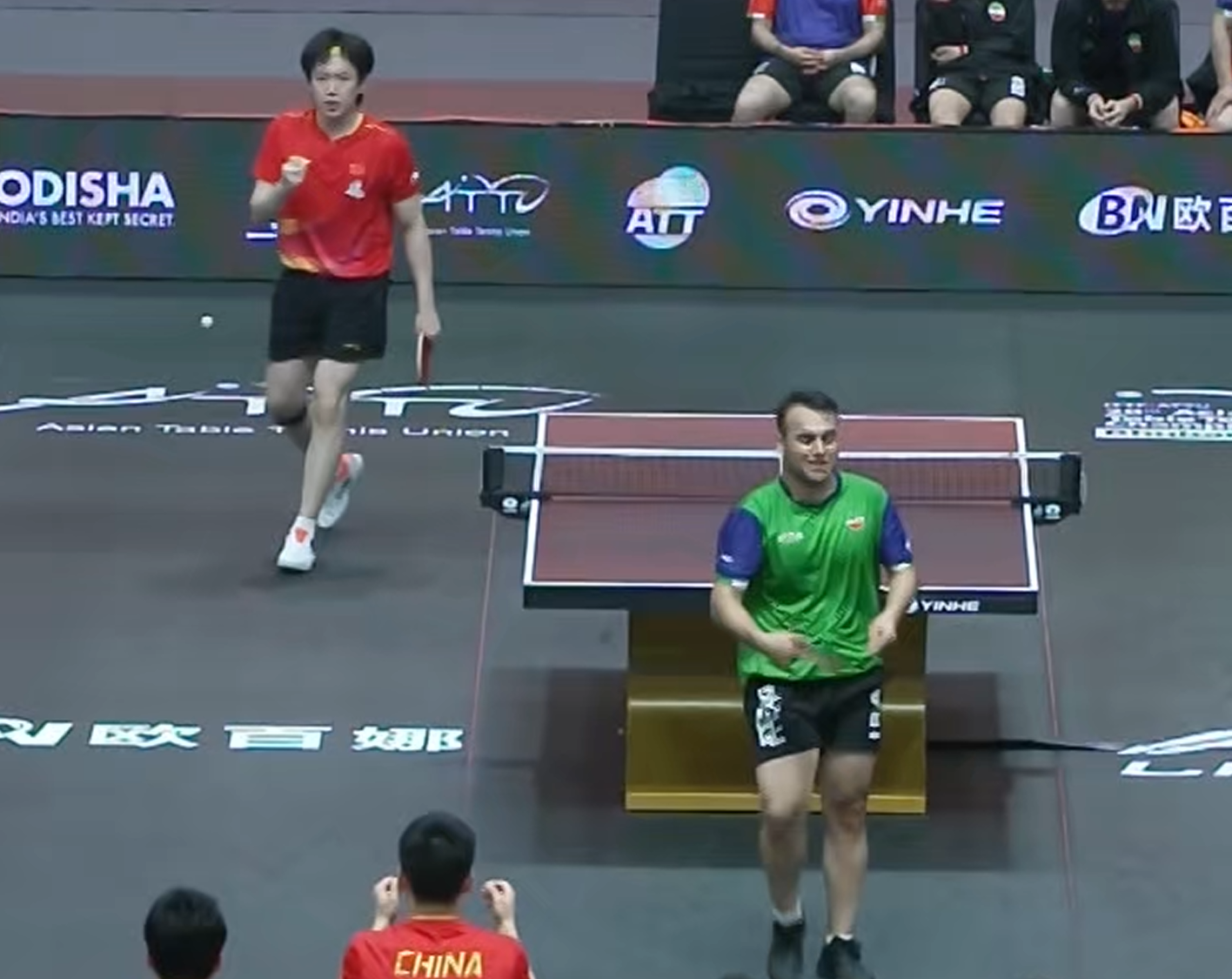 王楚钦3-0完胜霍戴伊！国乒男团2-1逆转伊朗，展现强大实力