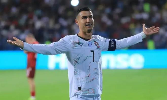 国家队历史射手榜揭晓：C罗141球领跑，梅西紧随其后