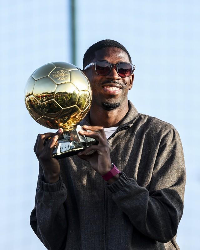 登贝莱荣归故里，携金球奖杯亮相家乡活动