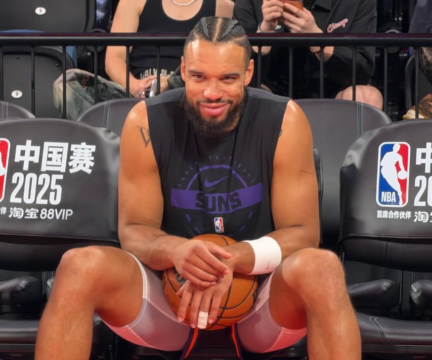 狄龙自曝喜爱Labubu潮玩，计划赠布克当生日礼