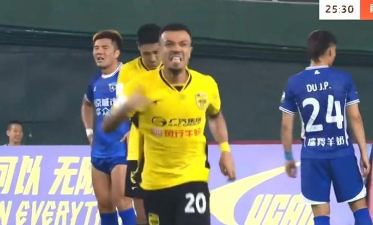 广州豹外援罗萨创里程碑：代表中国俱乐部出战百场