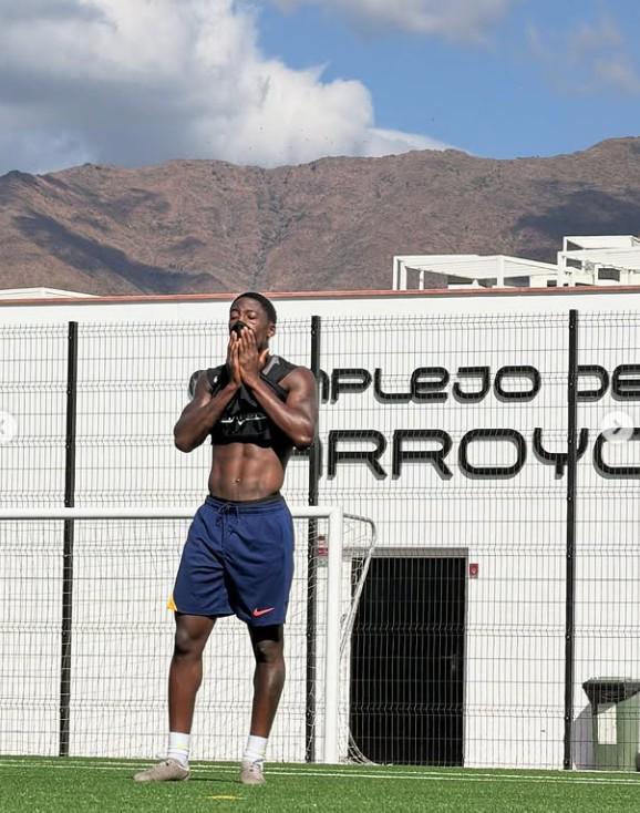 曼晚：梅努赴西班牙特训，曼联前景难料引关注