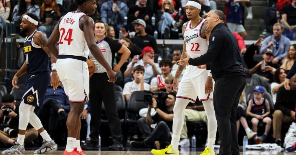 快船锋线新星科比-布朗季前赛表现低迷，攻防两端均失色