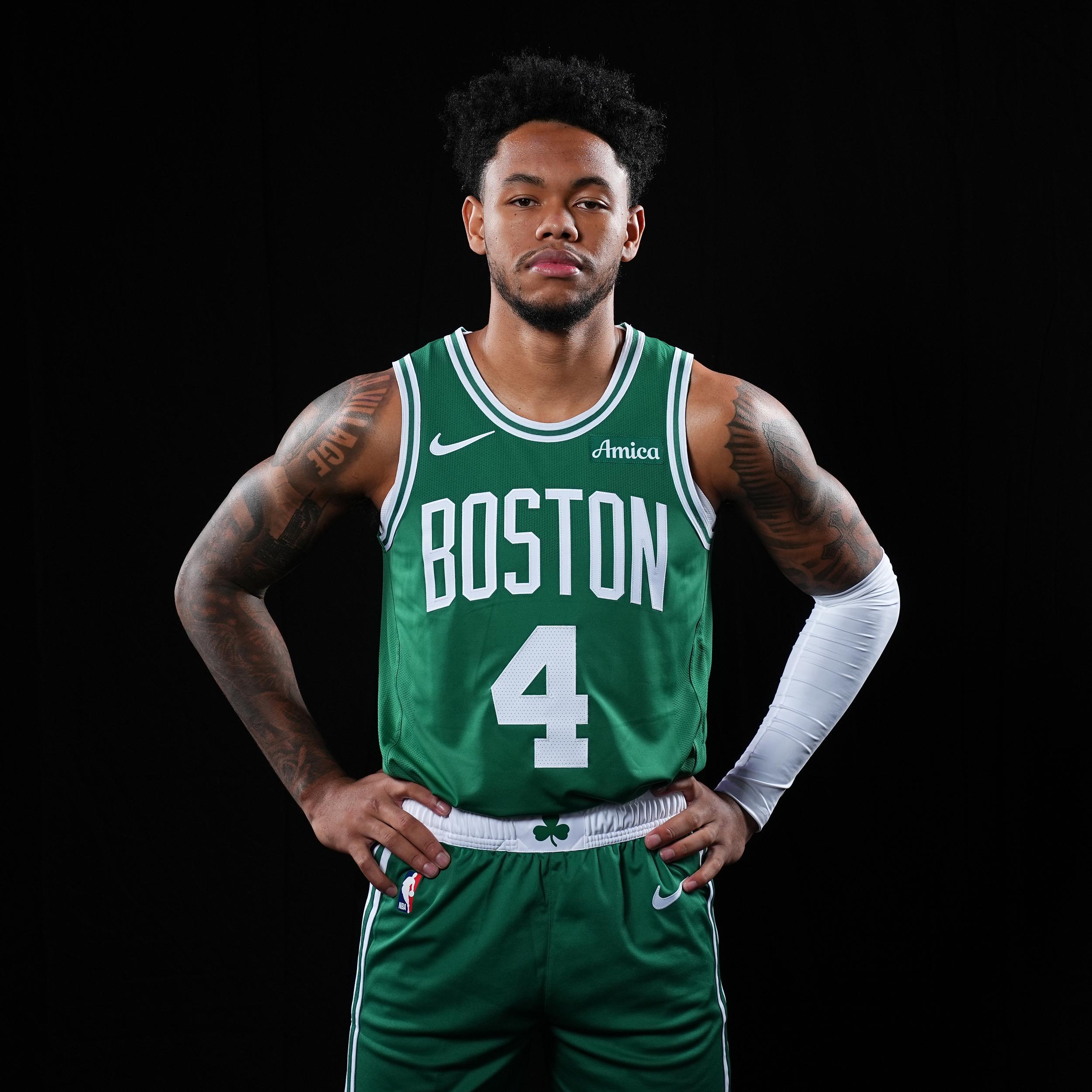 安芬尼·西蒙斯新赛季替补出战，与普里查德后场默契渐显