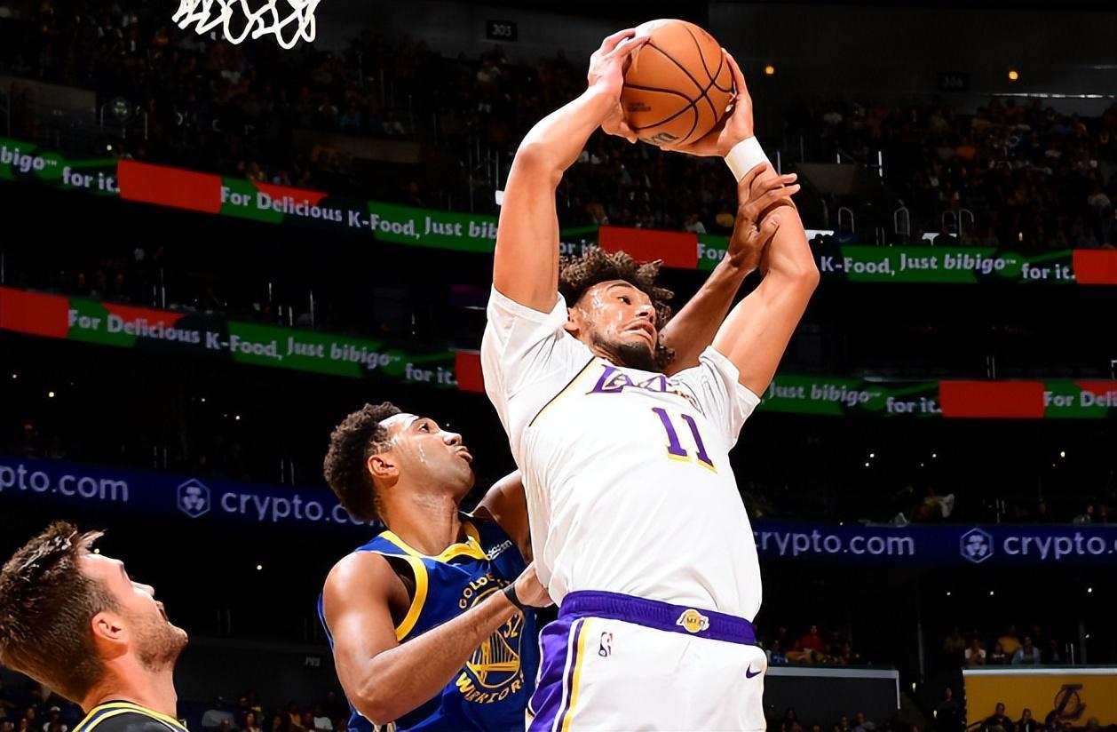 湖人替补中锋海斯：季前赛中规中矩，对得起薪资水平