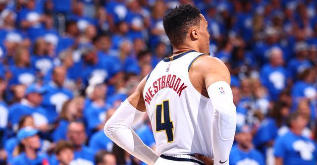 名记曝威少本赛季未考虑海外打球 仍专注NBA合同