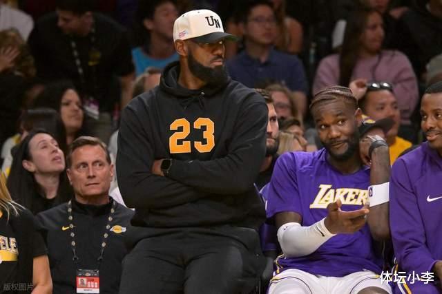 里夫斯伤退成焦点！湖人季前赛胜勇士却难掩隐忧