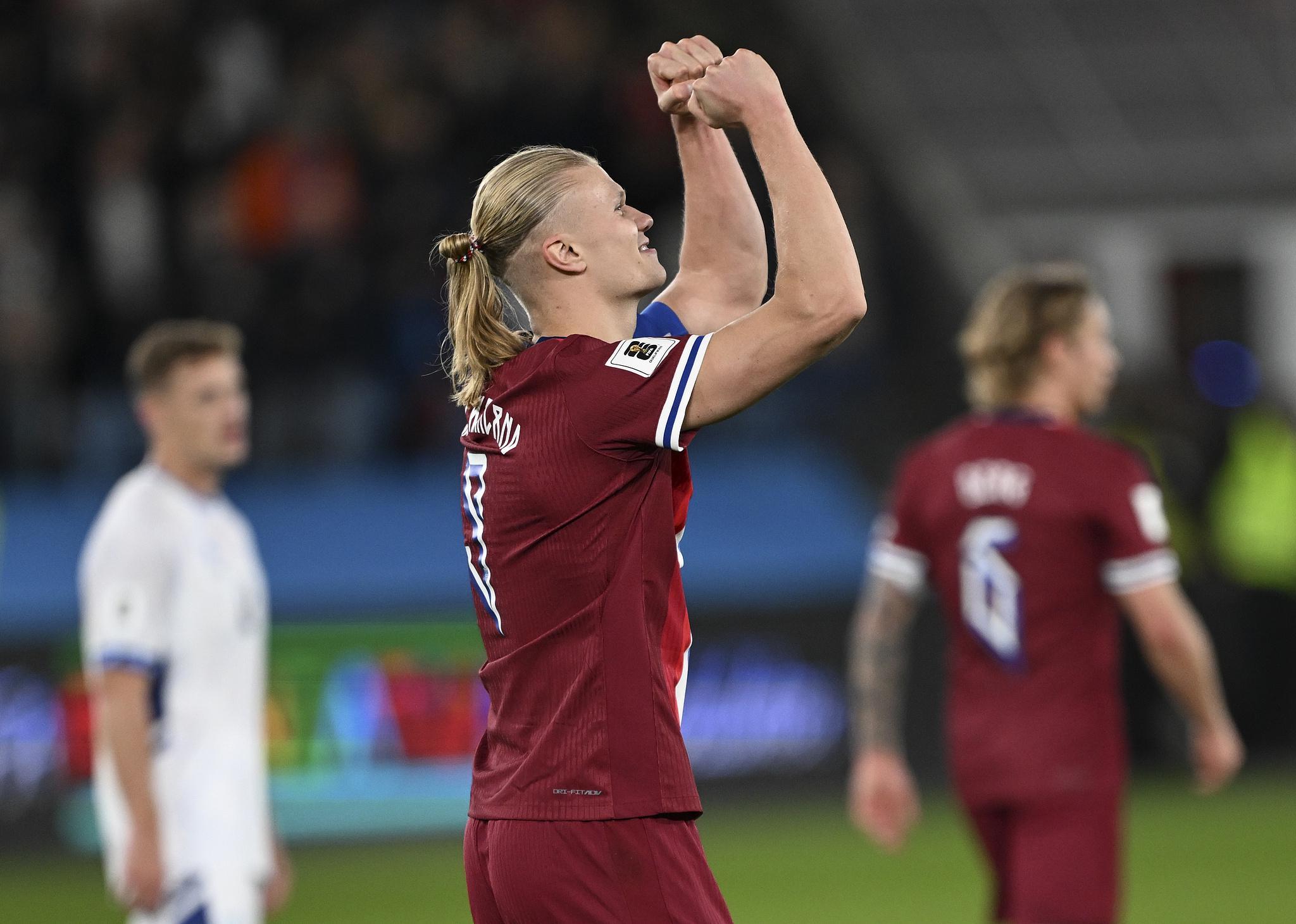 46场50球！哈兰德成足坛新一代中锋之王，姆巴佩难追