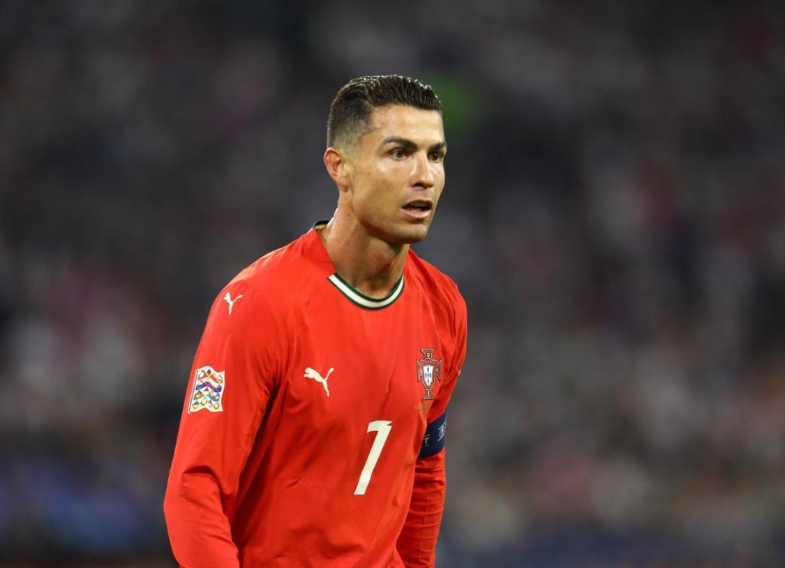 C罗世预赛争议：丢点、挑衅门将，赛场表现引热议