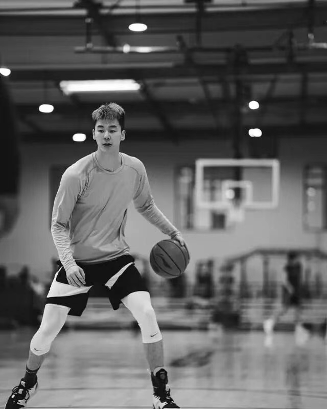 25岁CBA天才拒NBA邀约引争议，职业生涯或就此定格