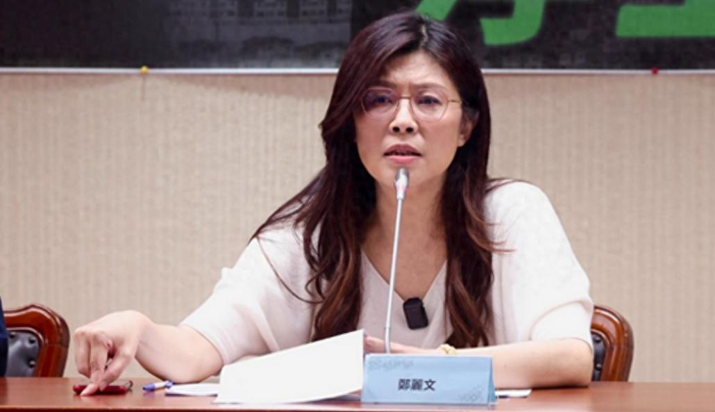 蓝营改选倒计时5天:郑丽文获强援,新“马英九”承诺访陆引热议