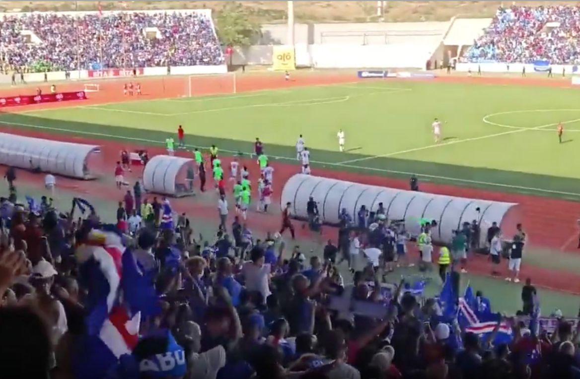 佛得角历史性晋级世界杯！中国援建球场见证狂欢时刻