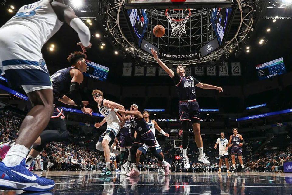 广州龙狮季前赛60分惨败森林狼：NBA的残酷与CBA的差距