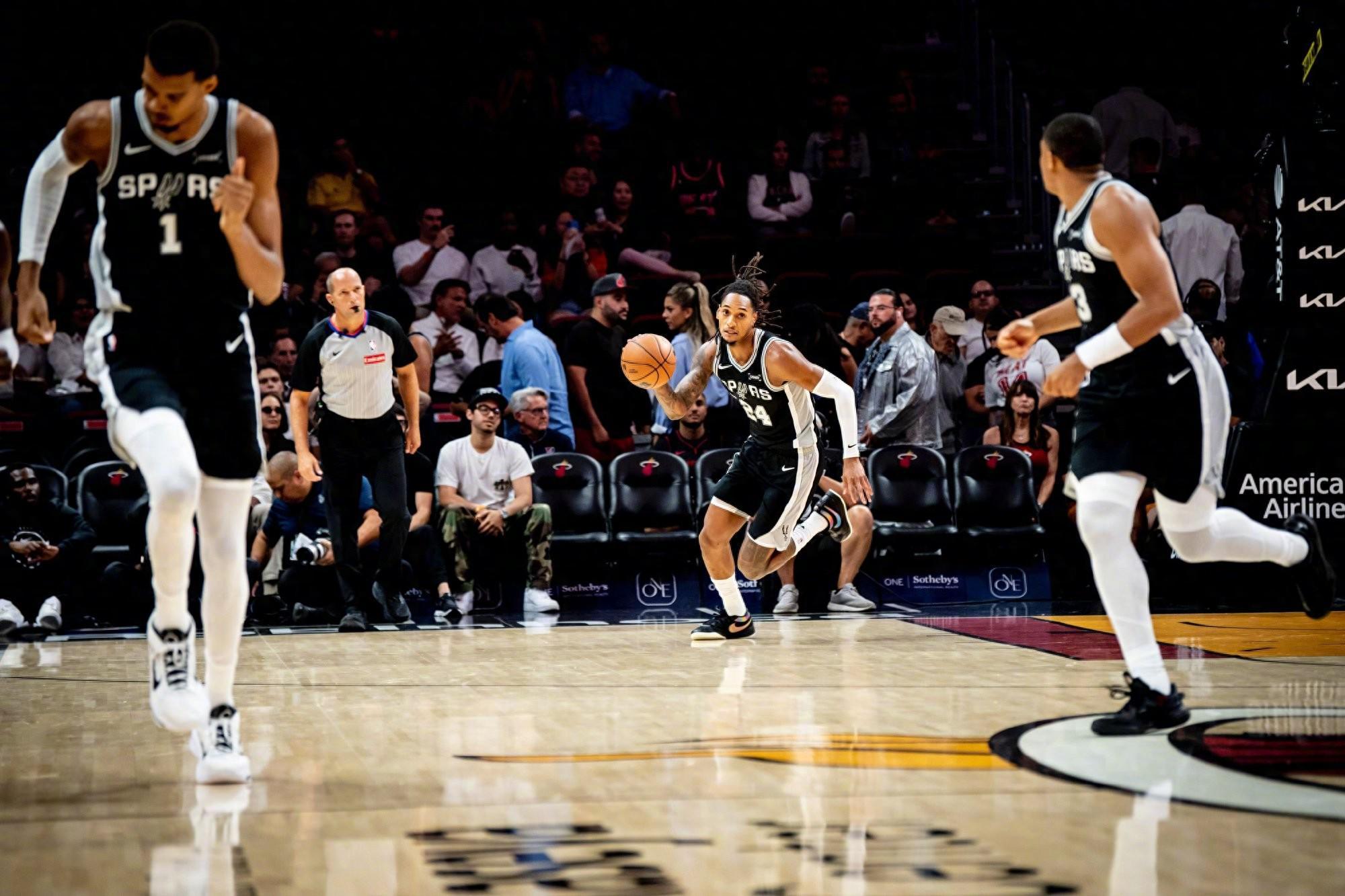 40分钟狂轰49分18板！文班亚马变身“武班”搅动西部格局