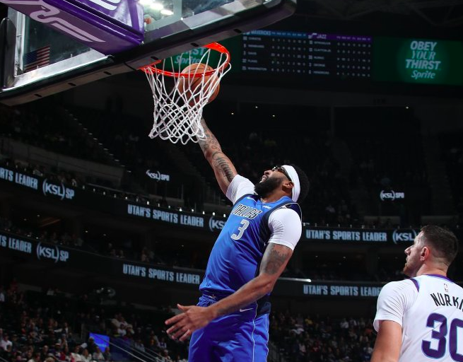 独行侠季前赛13分大胜爵士！戴维斯25+6统治内线，状元弗拉格低迷