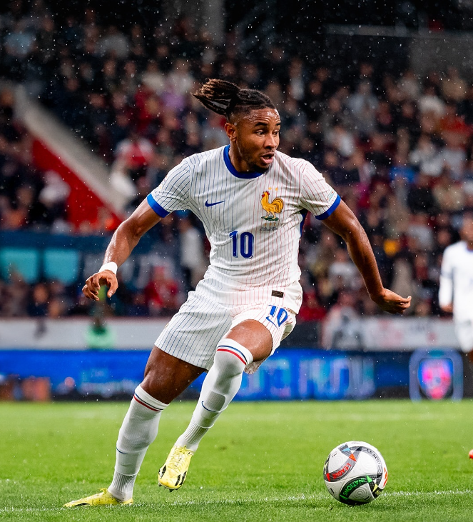 姆巴佩缺阵法国2-2平冰岛，科曼创奇葩纪录引热议