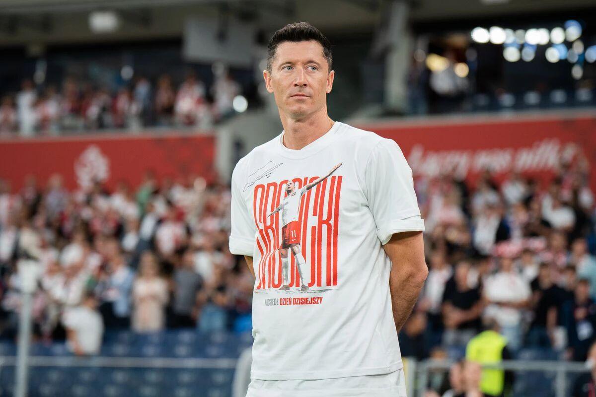 莱万回应年龄质疑：我仍能为球队贡献力量