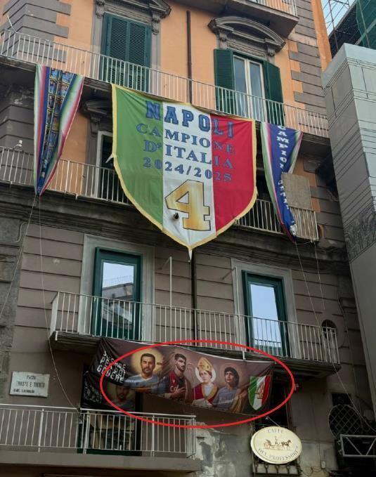 饮水思源：那不勒斯球迷致敬佩德罗、奥尔索利尼，与球王并列