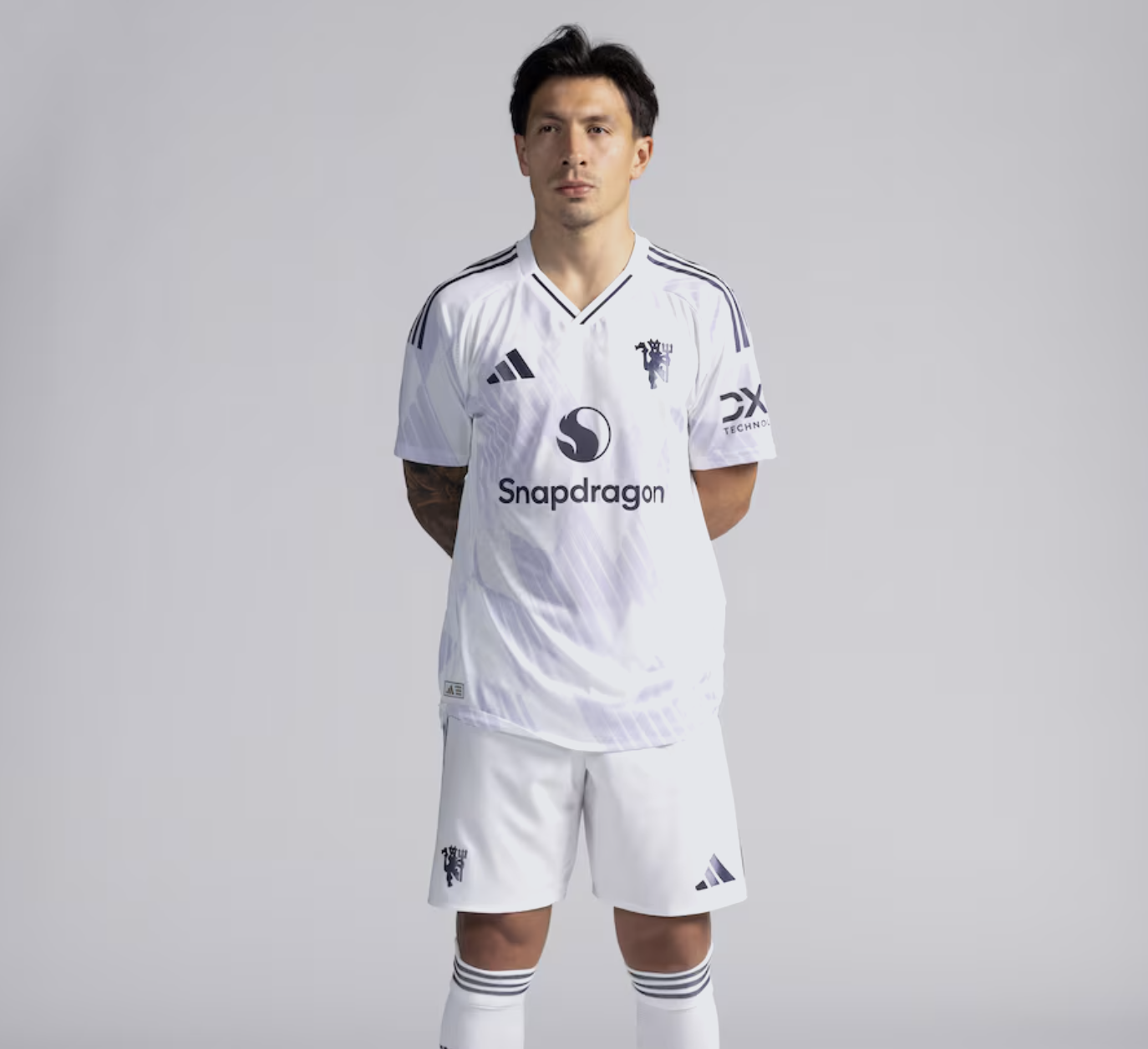 曼联本赛季首穿白色客场战袍 迎战利物浦焦点战