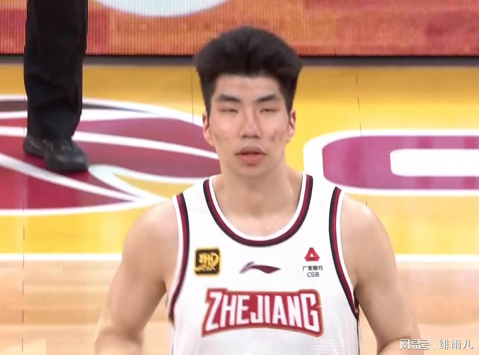 3场海外赛后！男篮中锋余嘉豪身价暴跌，与杨瀚森差距拉大