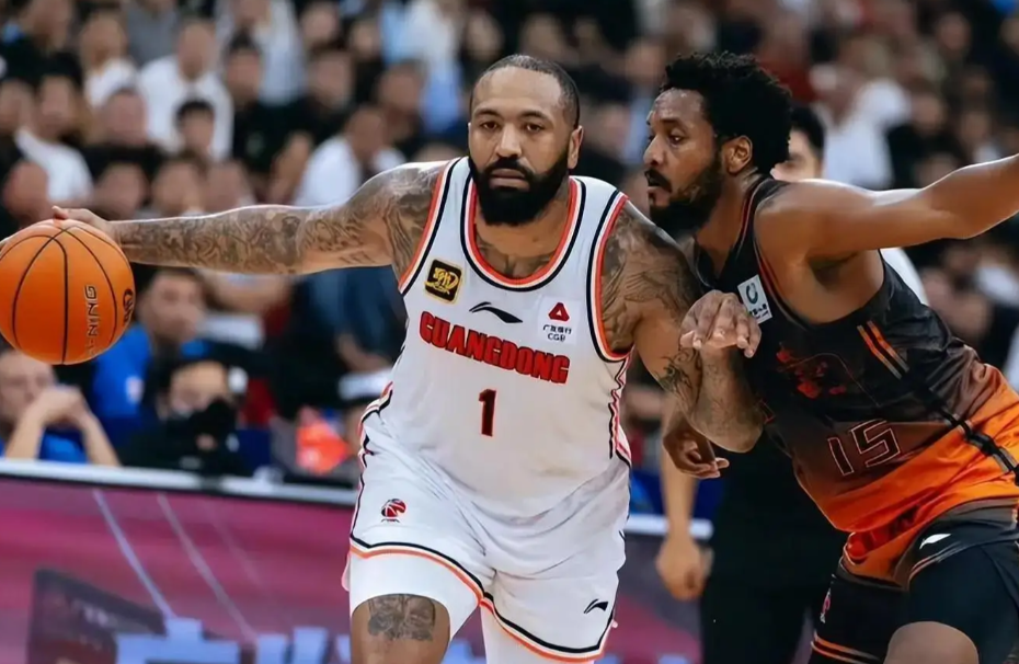 广东宏远遭罚单！CBA三消息：辽篮王牌加盟，杨鸣表态