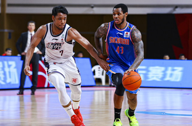 CBA新动态：亨特或加盟山东，北京首钢锁定萨姆纳冲击冠军