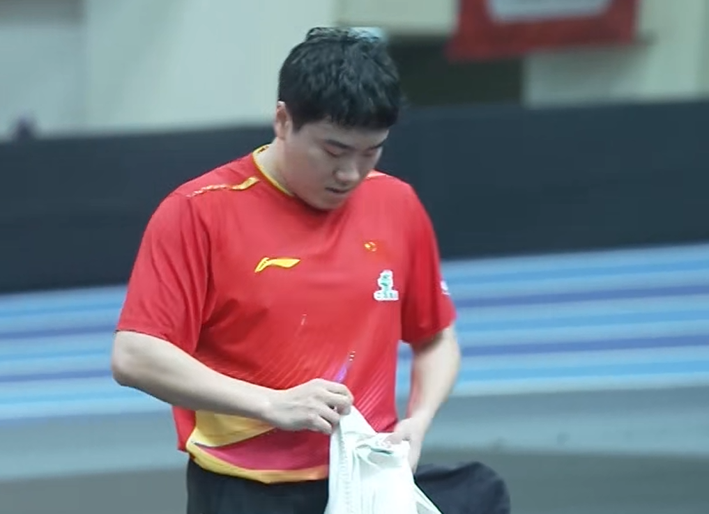 梁靖崑2-3惜败张本智和 男团半决赛首盘0-1落后日本