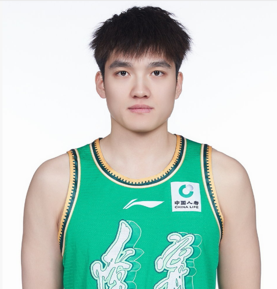 杨鸣确认：周俊成退役后回归，备战全运会曾助辽篮三连冠