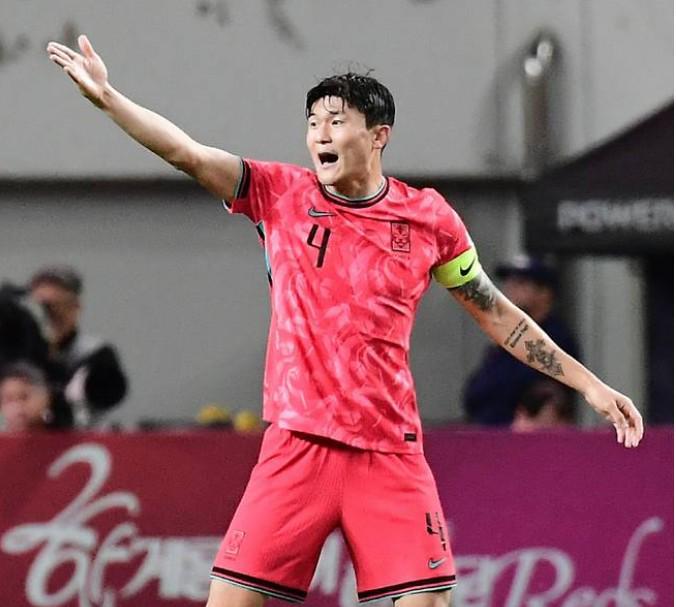 金玟哉谈国家队表现：时间紧迫，积极沟通是关键