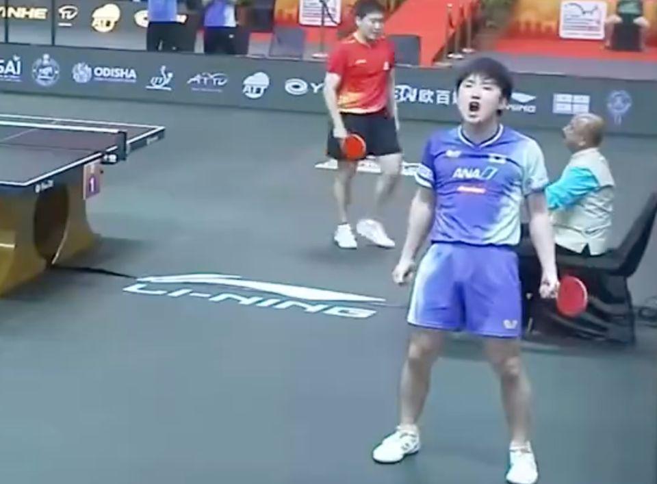 亚锦赛激战：梁靖崑2-3惜败张本智和，日本选手怒吼庆祝