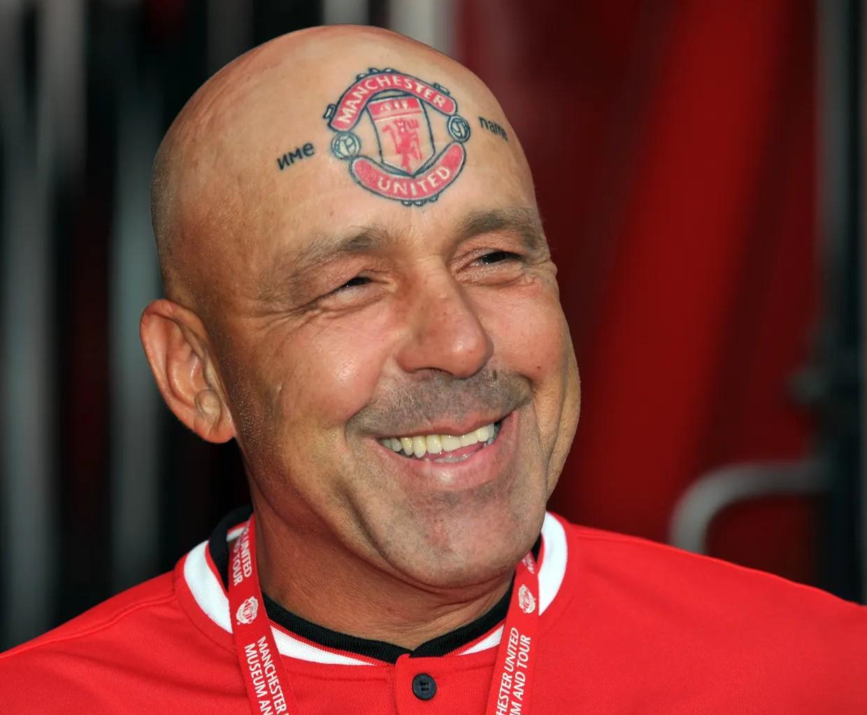 保加利亚超级曼联球迷去世，曾改名并纹队徽，爱猫取名贝克汉姆