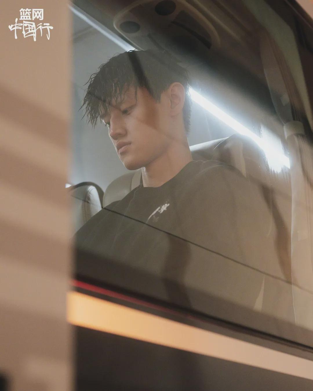 NBA中国赛冷落中国球员：曾凡博遭冷遇引球迷愤怒