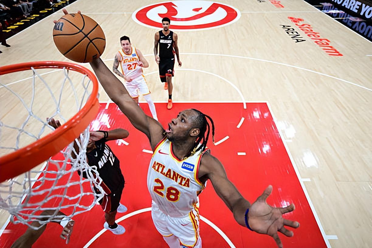 17篮板5盖帽？前马刺内线新星查尔斯·巴锡老鹰季前赛惊艳全场