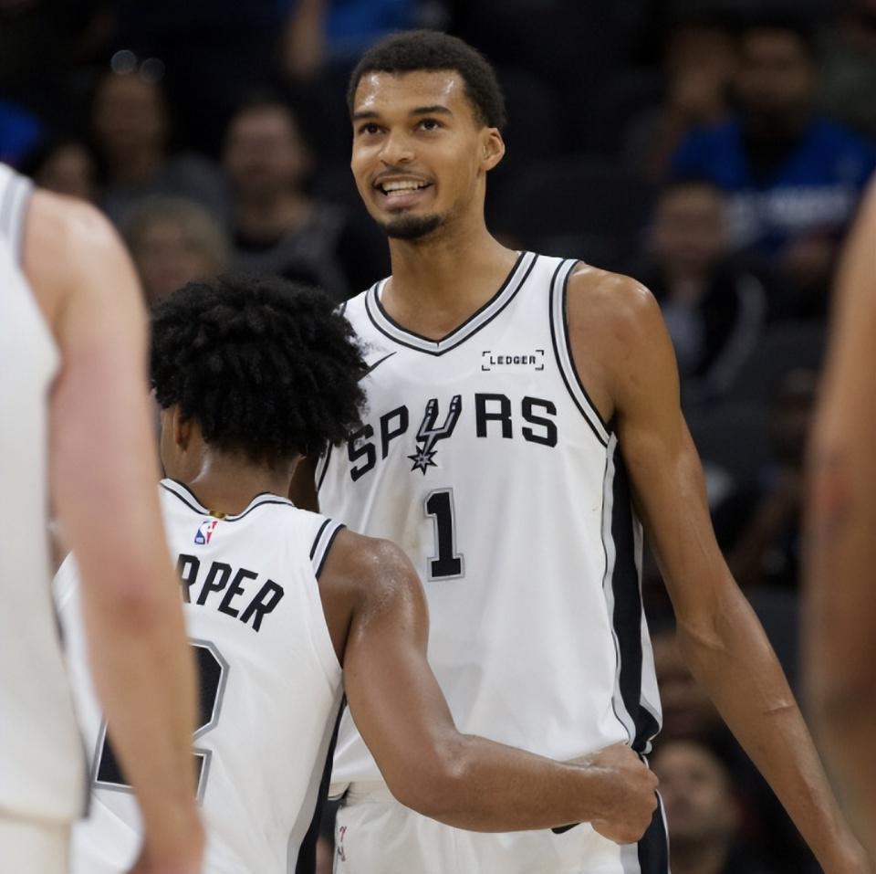 文班亚马3年或登顶NBA第一人？姚明+字母哥+杜兰特合体属性引爆联盟