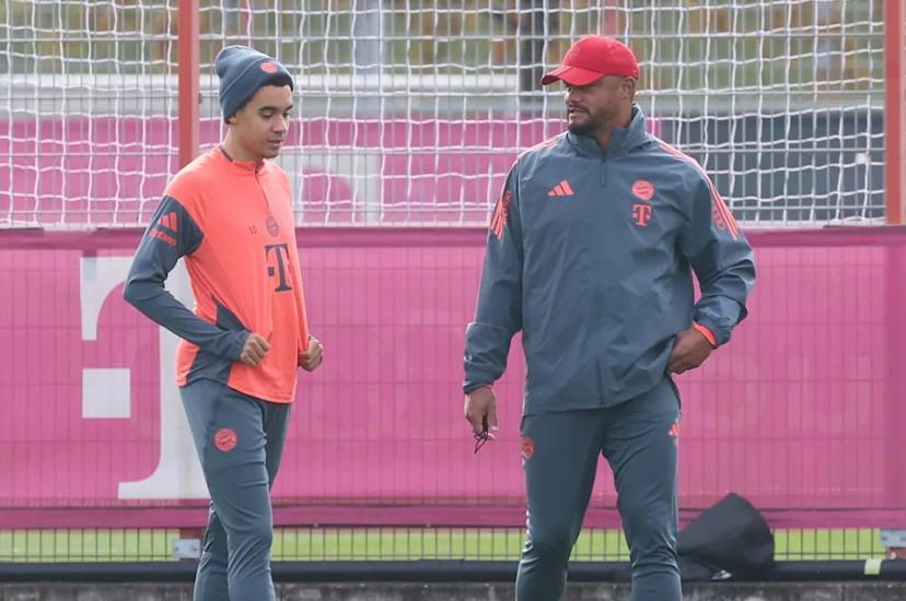 穆西亚拉术后首现拜仁训练场，与孔帕尼深谈引关注