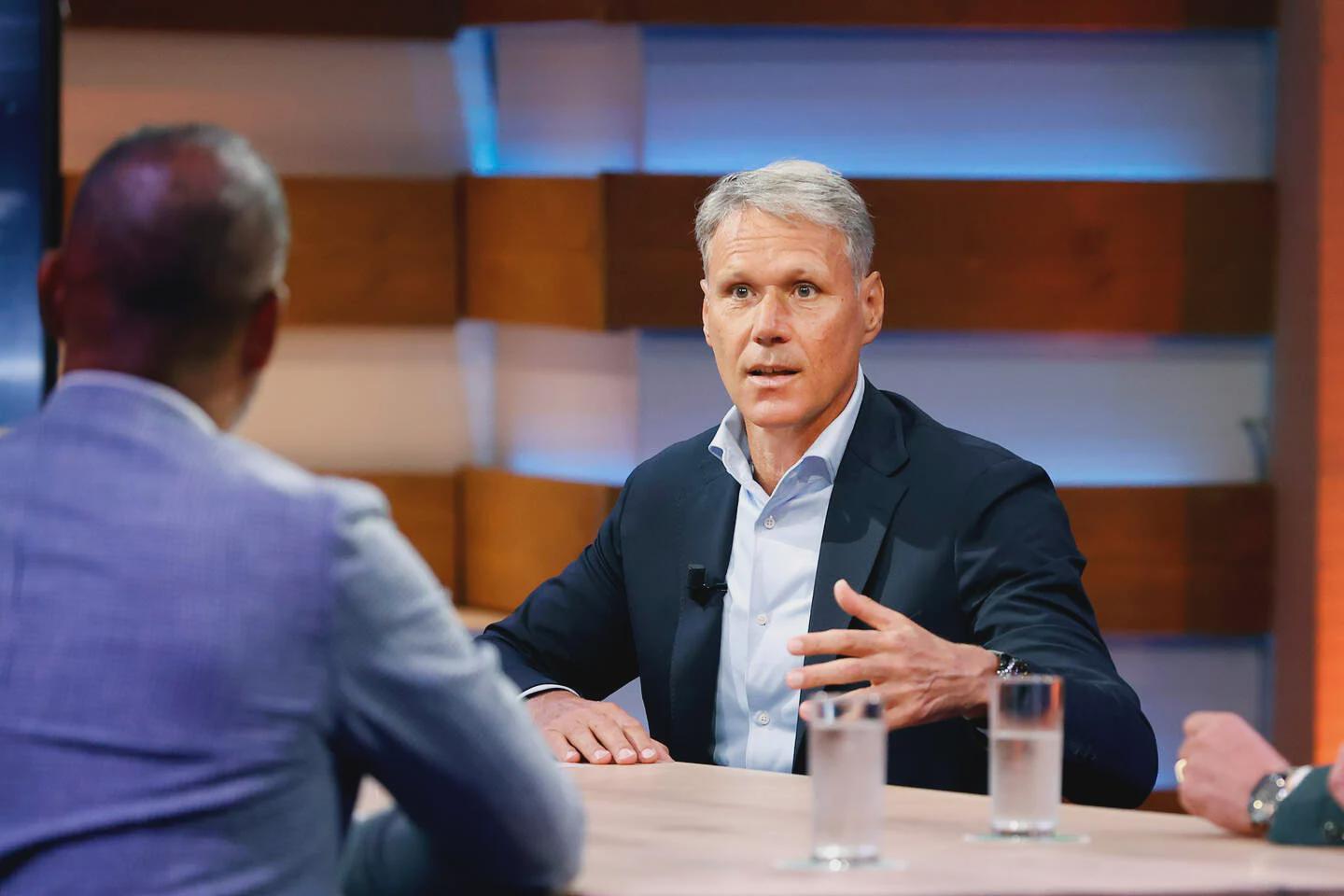 范巴斯滕犀利点评：德容踢球保守似邮差，范戴克领袖气质不足