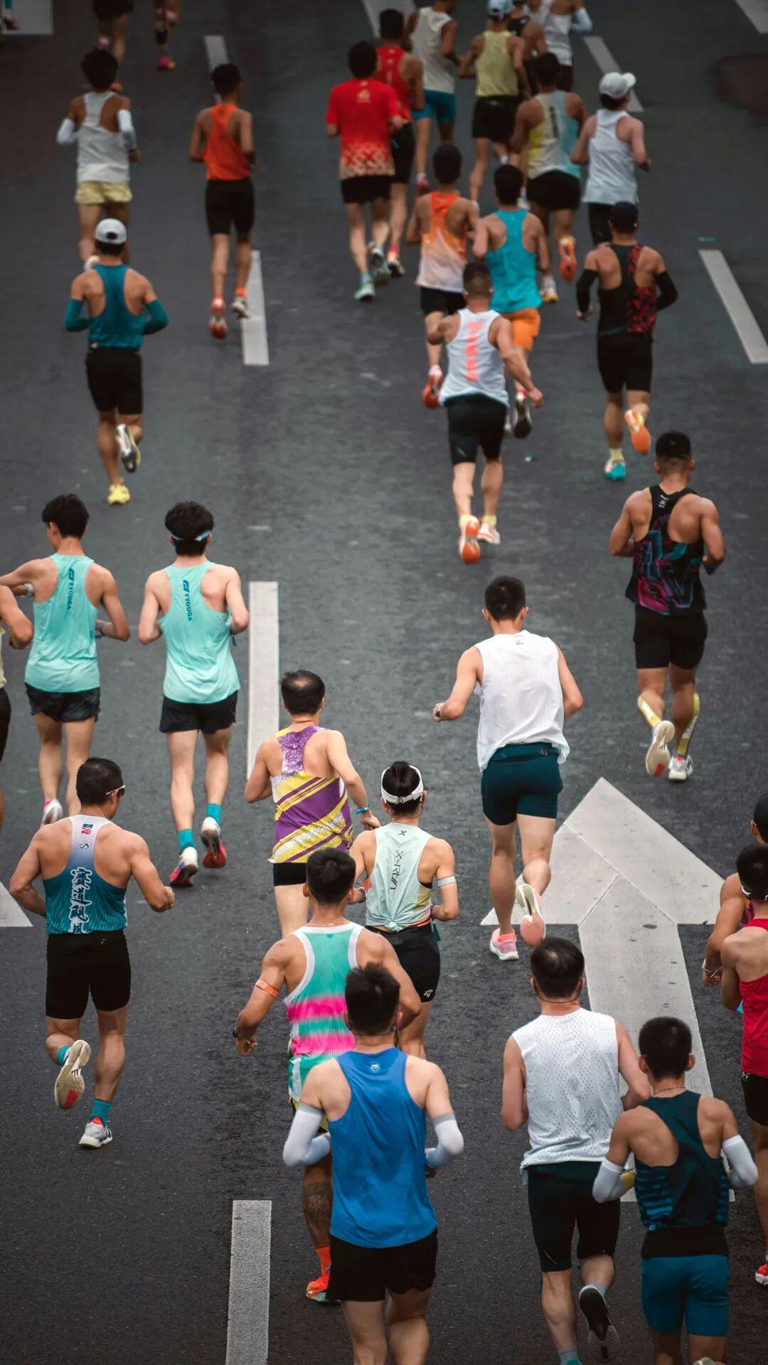 西安马拉松雨战攻略：赛前饮食、训练与装备避坑指南