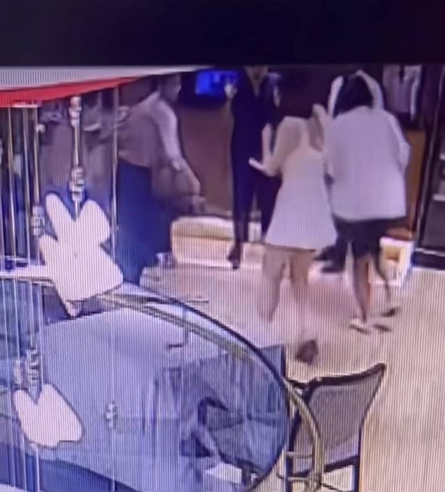 大连日料店服务员泼开水烫伤游客，当事人提起诉讼并患抑郁